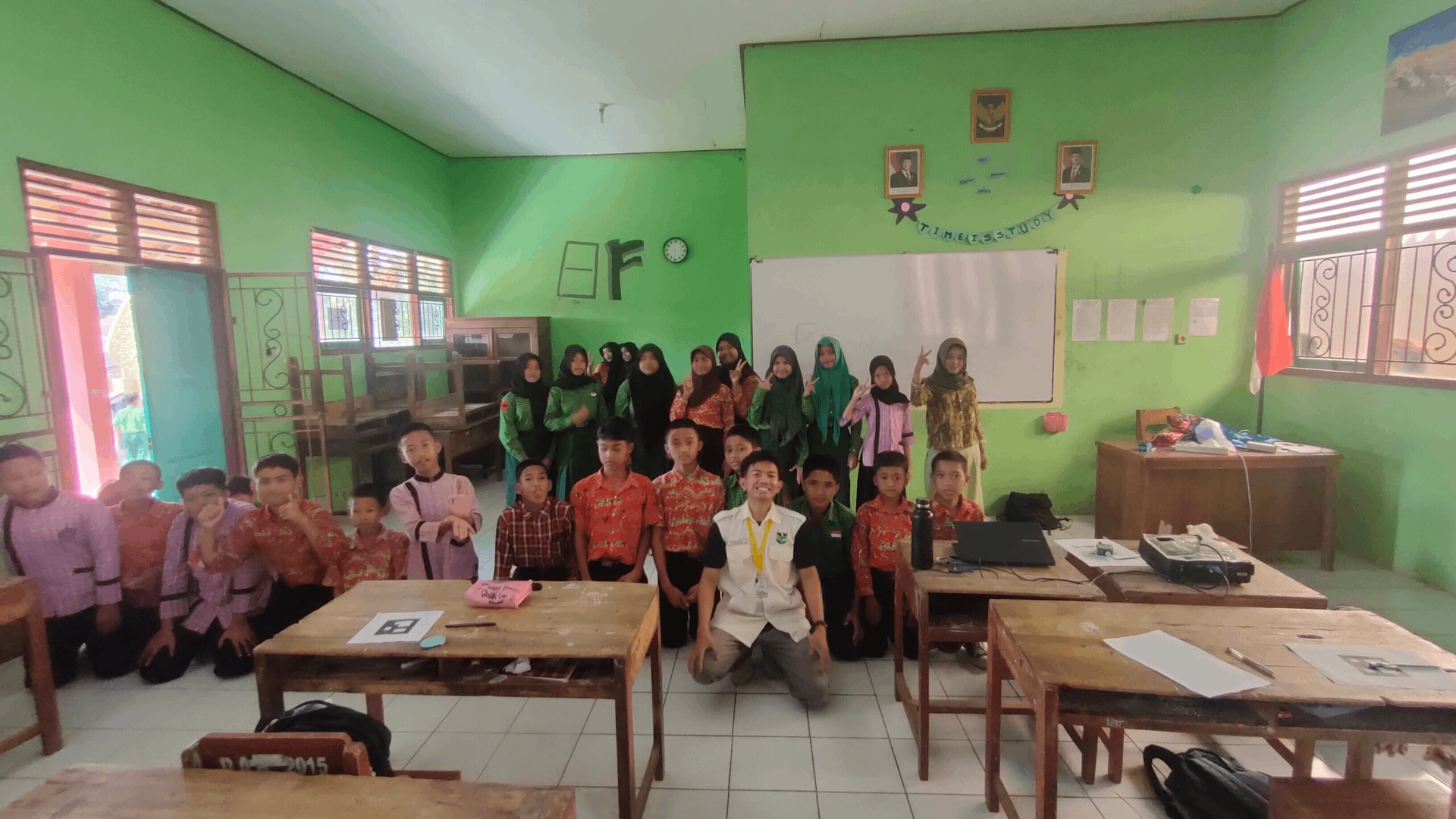 Banner Kenalkan AI dan Statistik Dasar, Tim KKN-PPM UGM Edukasi Siswa SMPN 3 Mojosongo